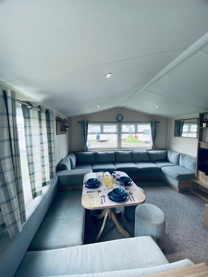 8 Bed Sun Decked Caravan Unlimited High Speed Wifi And Fun At Seawick Holiday Park 클랙톤온씨 외부 사진