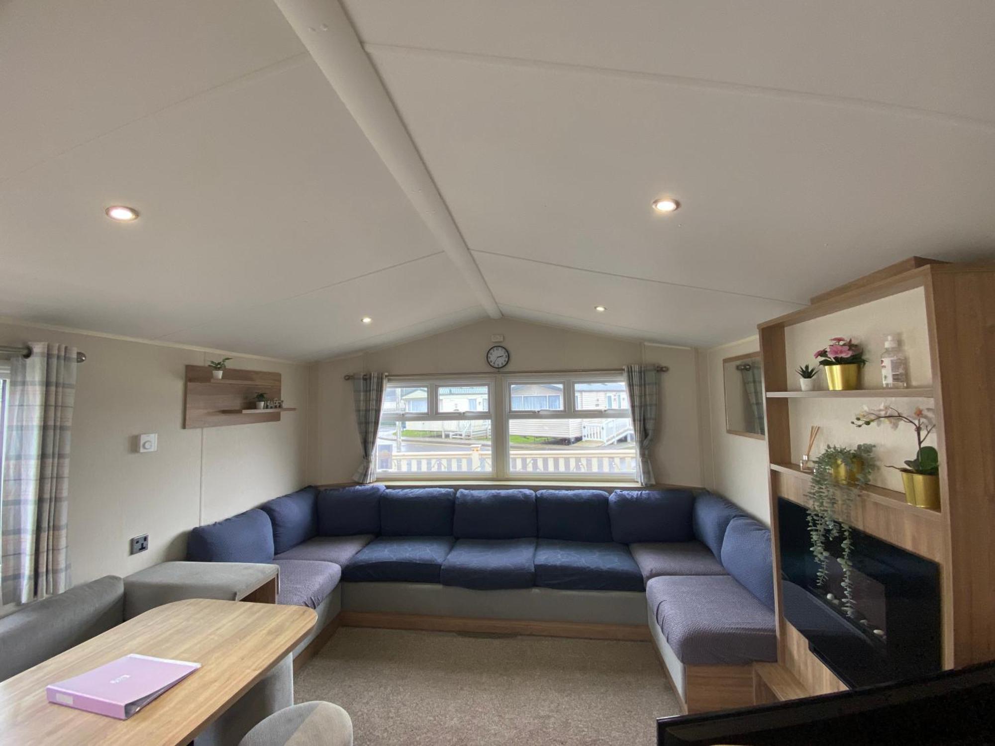 8 Bed Sun Decked Caravan Unlimited High Speed Wifi And Fun At Seawick Holiday Park 클랙톤온씨 외부 사진