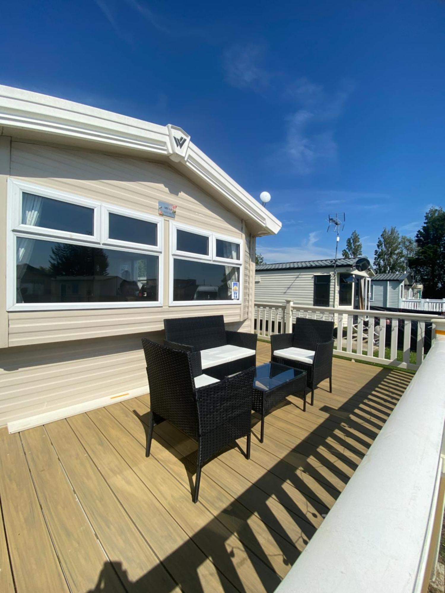 8 Bed Sun Decked Caravan Unlimited High Speed Wifi And Fun At Seawick Holiday Park 클랙톤온씨 외부 사진